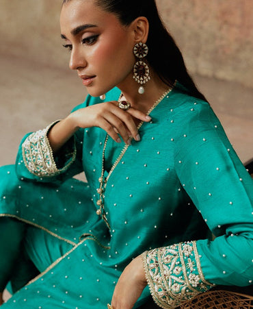 How to Style Lawn, Khaddar & Chiffon for Every Season in Pakistan